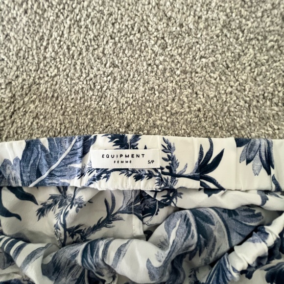 Equipment 100% Silk Shorts with Pocket Tropical Print Small - Picture 4 of 4